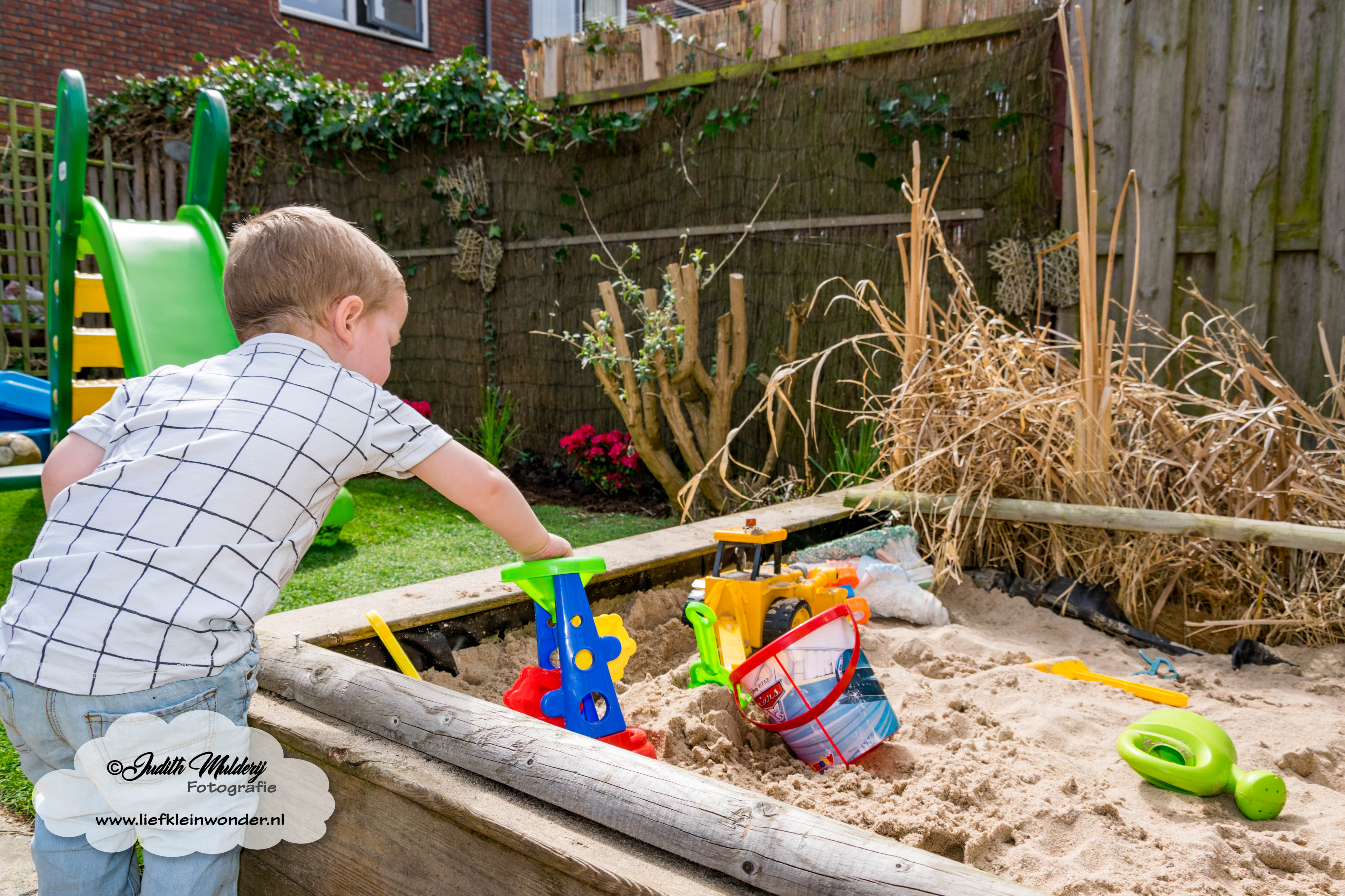 Jayden 2 Jaar En 6 Maanden Oud Mama Blog Zwangerschap Ontwikkeling Peuter Dreumes Www Liefkleinwonder Nl Zandbak Liefkleinwonder